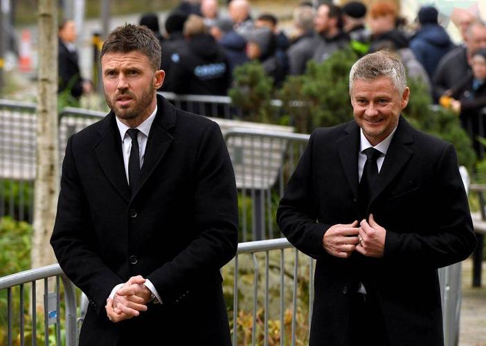 曝卡里克不受曼联名宿待见原因！斯科尔斯暗讽，唯一盟友被困迪拜