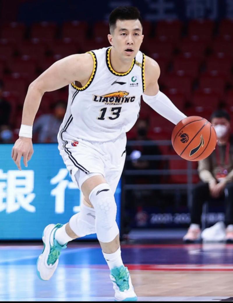 唏嘘！33岁郭艾伦韧带撕裂恐被迫退役 被赞中国男篮第1位美式后卫