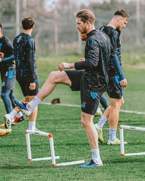 主治医生：德布劳内目前恢复进展顺利，已经能够短暂上场比赛