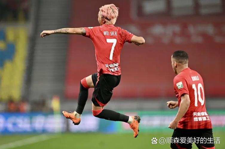 成都姆巴佩辉煌一战！双响炮+造赛季首红，中超30战已造15球