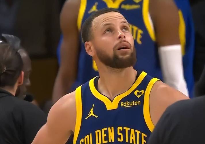 Shams：库里将膝伤形容为不可预测，休赛期间已出现多次反复