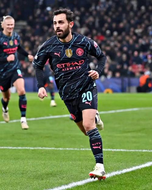 裤袜：联赛我们经常面对低位防守就很困难，打曼城更容易发挥