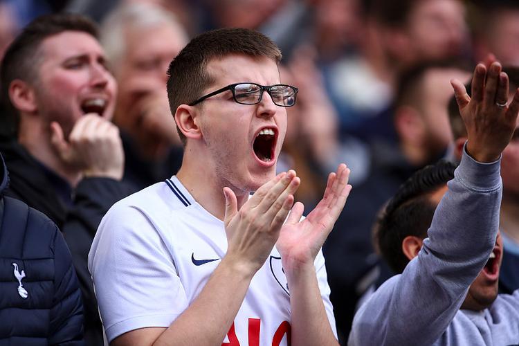 卫报：由于保级形势严峻，热刺推迟季票续订截止日期