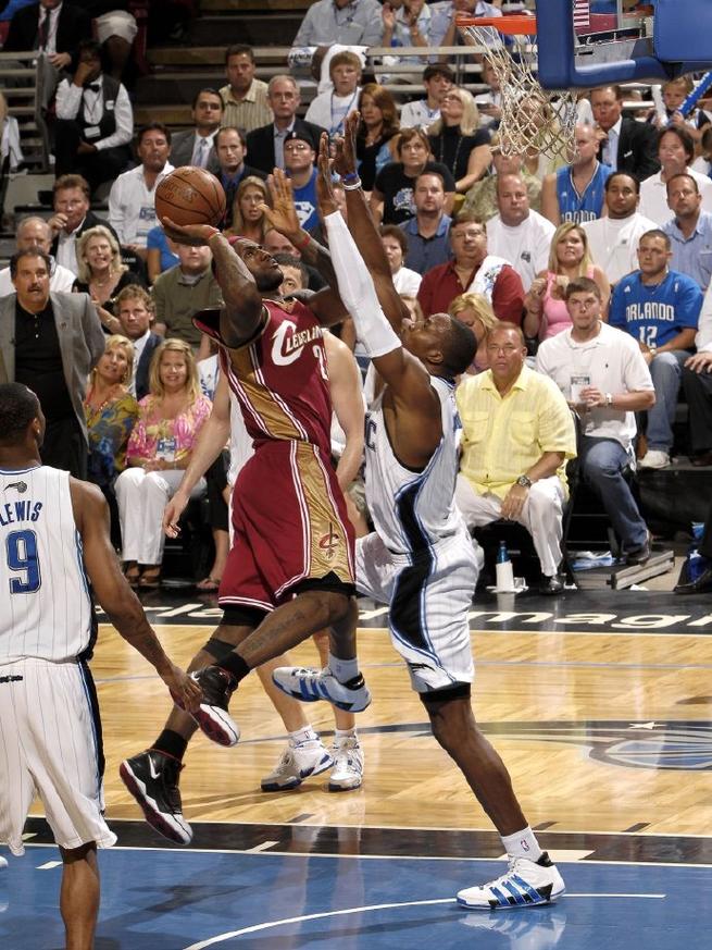 球星50+分战绩曝光！乔丹23胜8负詹姆斯12胜2负 东契奇8战全胜