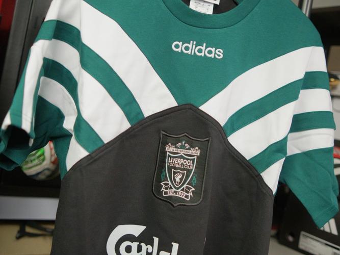 利物浦发布95/96赛季复古球衣，麦克马纳曼、福勒出席活动