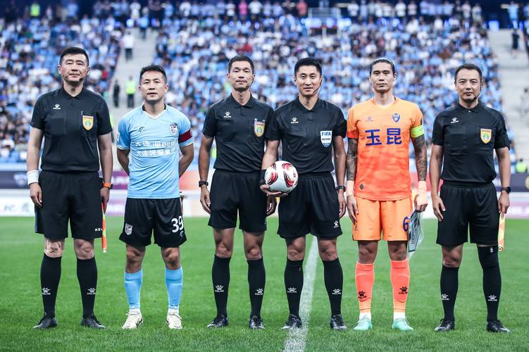 武汉三镇194天首胜!队史首胜大连英博,标王世界波,连破4魔咒