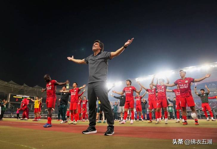 武汉三镇6分钟两球！阿利米李昂遭戏耍，媒体人：这球踢成奶奶样