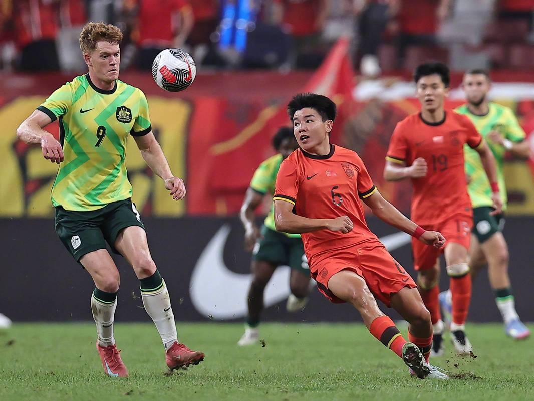 1-2！亚洲杯3冠王提前回家，首个四强已出炉，中国队冲冠军更难了