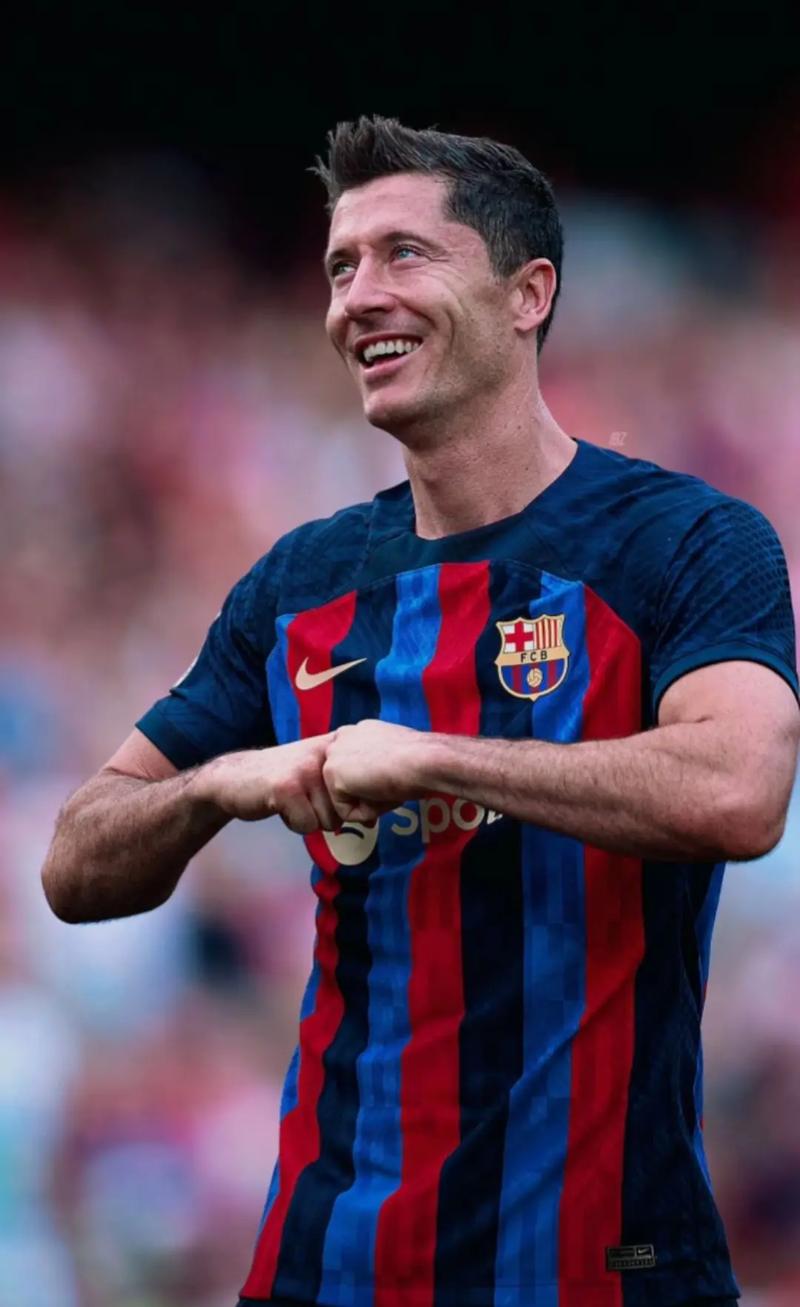 莱万：狗剩在拜仁头六个月是金球级别；拉菲尼亚未来能赢金球奖