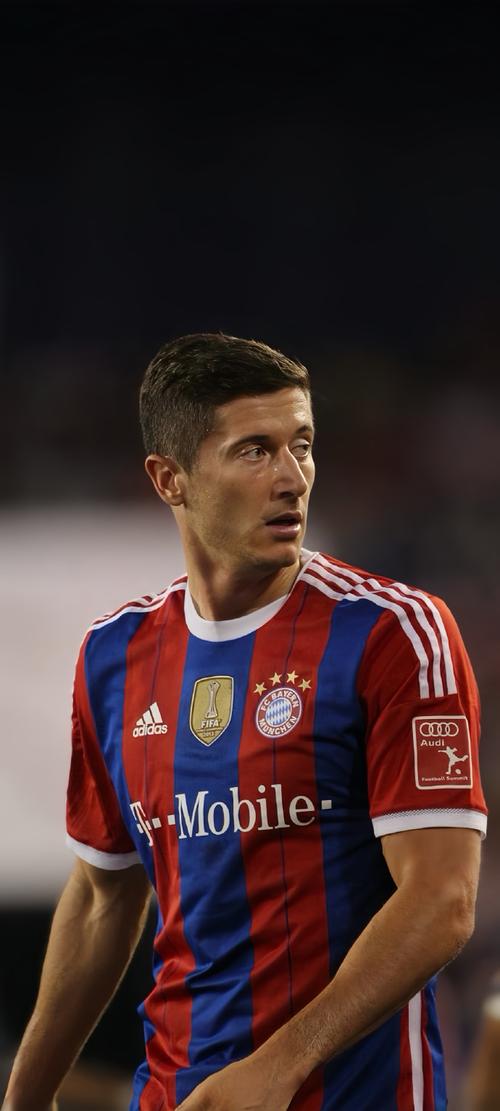 莱万：拜仁是顶级职业俱乐部，但巴萨让我感受到家的温暖