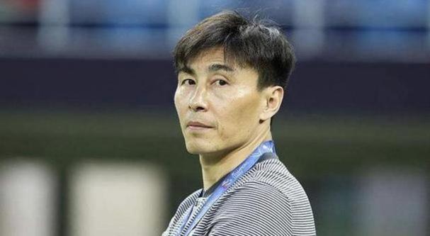 唏嘘 49岁前中超球员送外卖：一天收入三四百 李玮锋知情后伸援手