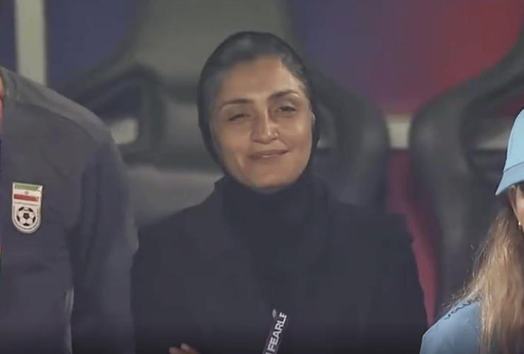 伊朗女足主帅公布全队不唱国歌原因！批国内施压：不然球员不会逃