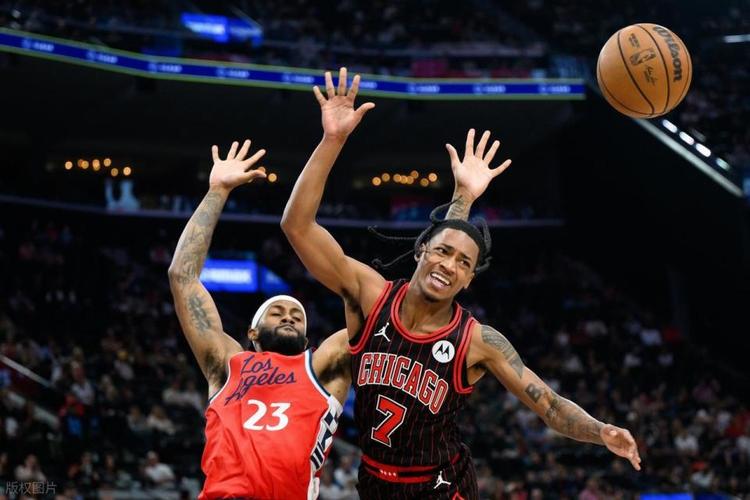 快船灭公牛4连胜：小卡28分并列队史第一 吉迪29次三双超乔丹