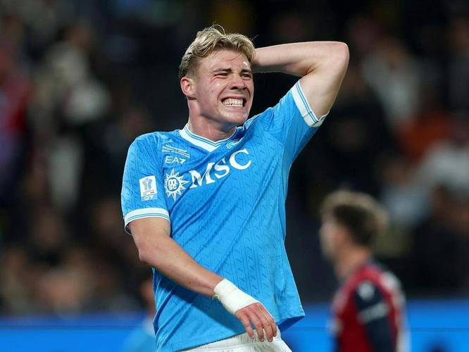 曼联夏窗离队第二人确定！那不勒斯官宣将买断霍伊伦德，细节曝光