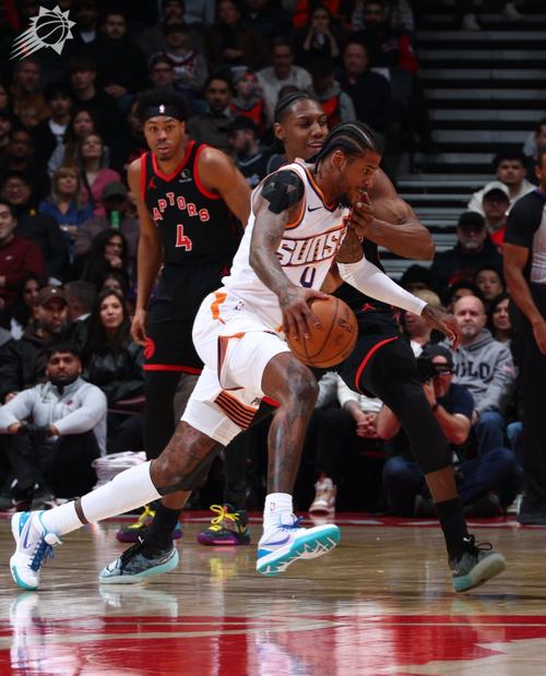 8三分平生涯最高！格林34+5献单臂劈扣怒吼 背靠背70分王者归来