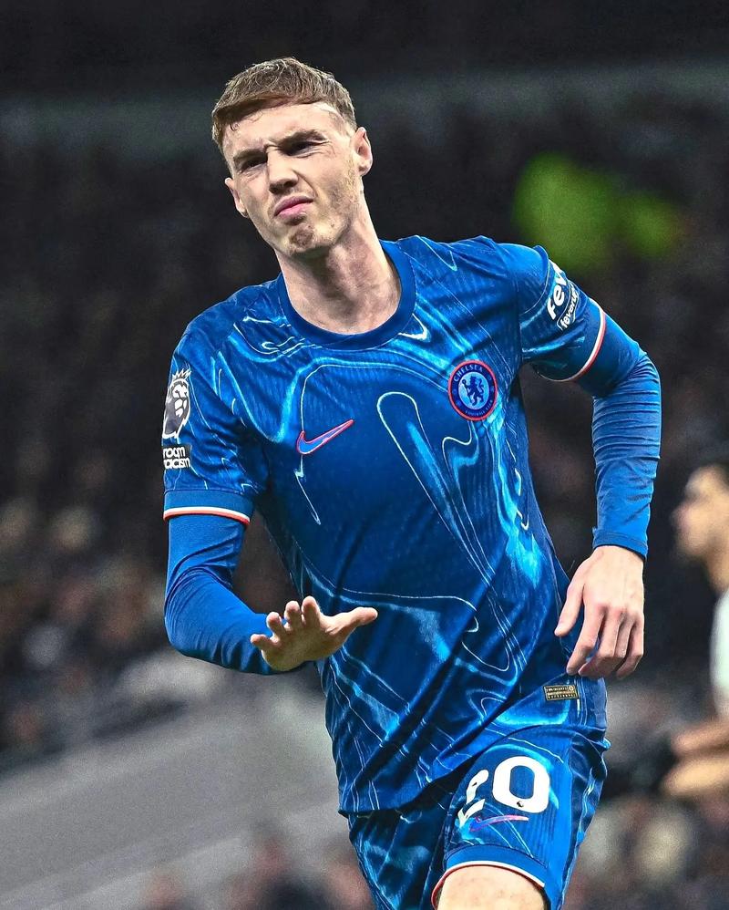 罗塞尼尔：沃尔特马德在禁区里把帕尔默踢倒了，这本该是点球