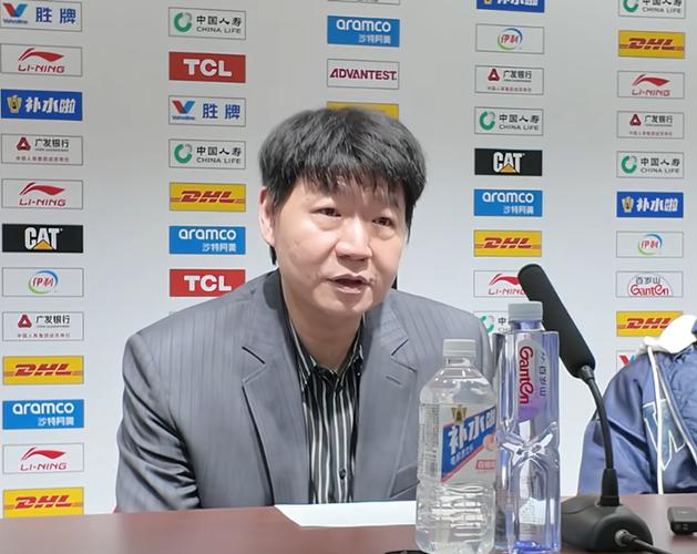 胜青岛发布会！邱彪再提团结一家人，高诗岩反思进攻状态！