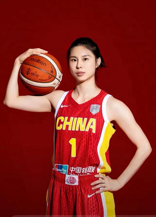 女篮86-76南苏丹3喜1忧！杨舒予王思雨统治后场，李月汝连崩两场