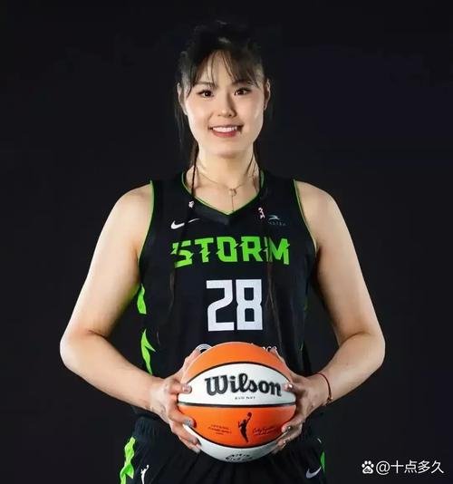 女篮3将引失望！韩旭李月汝连续迷失，张茹攻守下滑以后别带了！