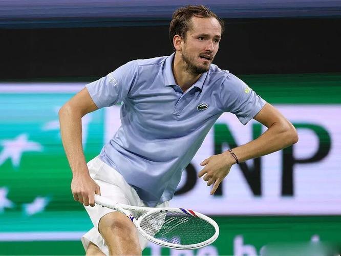 紫薇掉队梅总阻止辛纳和阿卡决赛会师，俄罗斯名将完成最艰巨任务