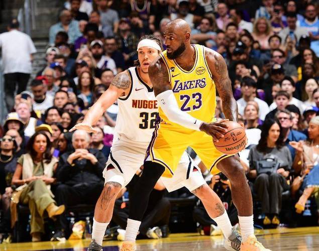 小里绝平+东契奇加时准绝杀！41岁詹皇甘当绿叶 倒地飞扑令人泪目