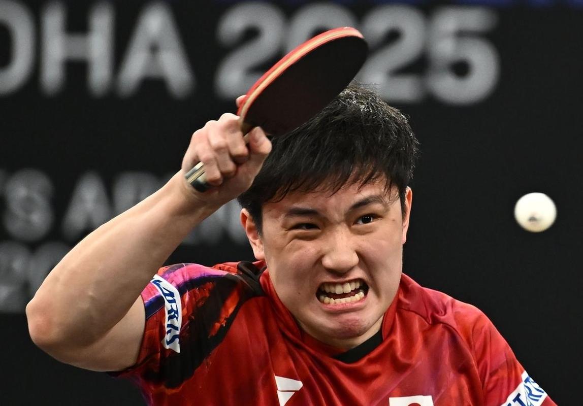 张本智和崩溃摇头！赢不了国乒19岁帅哥+5站0冠 世界第1成美梦