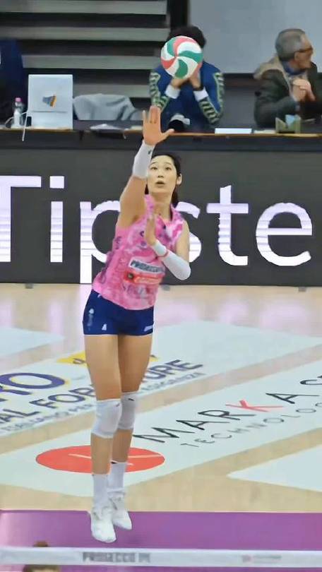 让二追三！科内利亚诺半决赛占先机，朱婷一锤定音+21分荣膺MVP