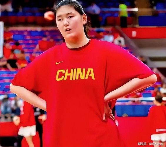 女篮胜捷克！韩乔生赞王思雨，苏群点锋线与张子宇弊端，外线打铁