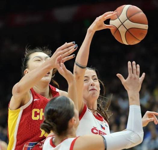 出线了！中国女篮84-74，数据一清二楚，不是韩旭，最大功臣是她