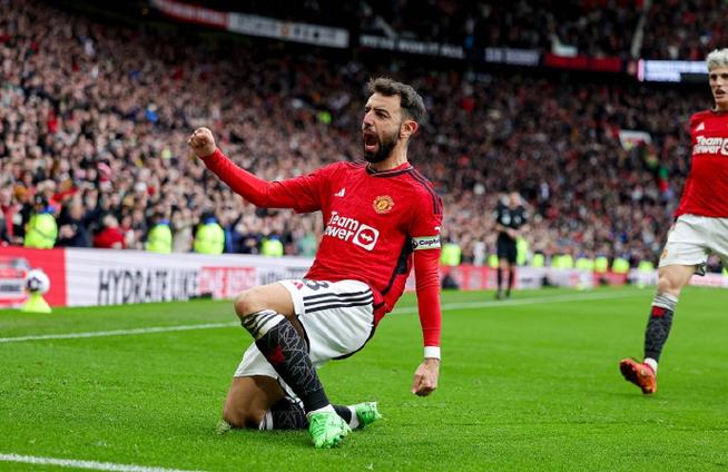 内维尔：曼联需要一个类似卡里克的中场；B费下半场表现极佳