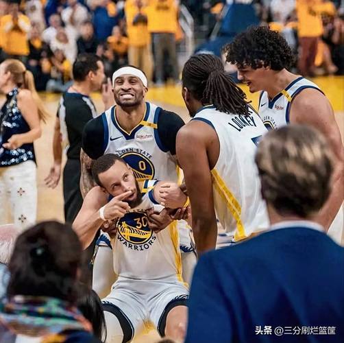 领先21分遭逆转吞5连败！无库勇士17战12负 萌神沮丧嘟嘴太悲凉