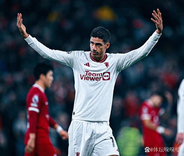 内维尔：曼联必须要有一个能在卢克-肖缺阵时顶上的左后卫