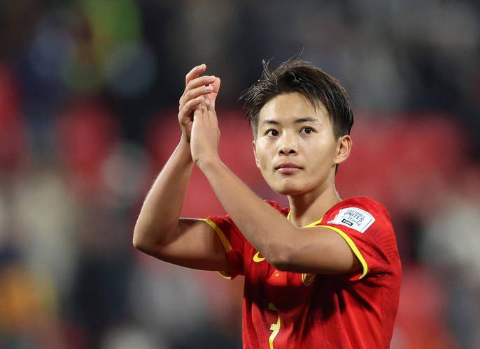 亚足联前瞻半决赛：中国女足攻防占优，小心东道主快攻，王霜缺席
