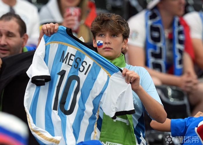 TA：球迷提前退场+嘘声，斯洛特需扭转局面以挽回球迷信任