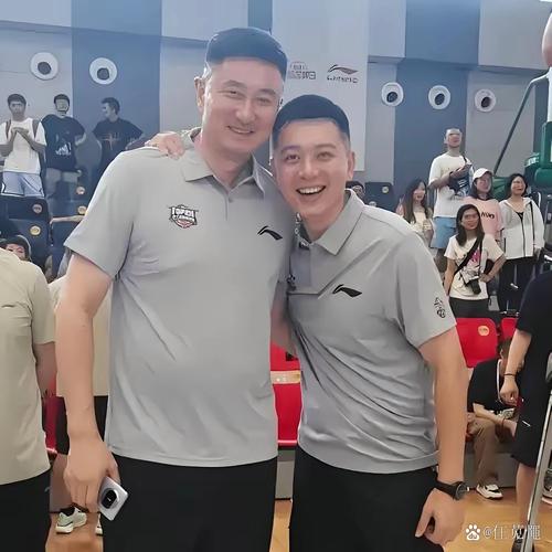 杨鸣：杜锋一直肩扛压力顶着球队前进，每个教练员都值得尊重