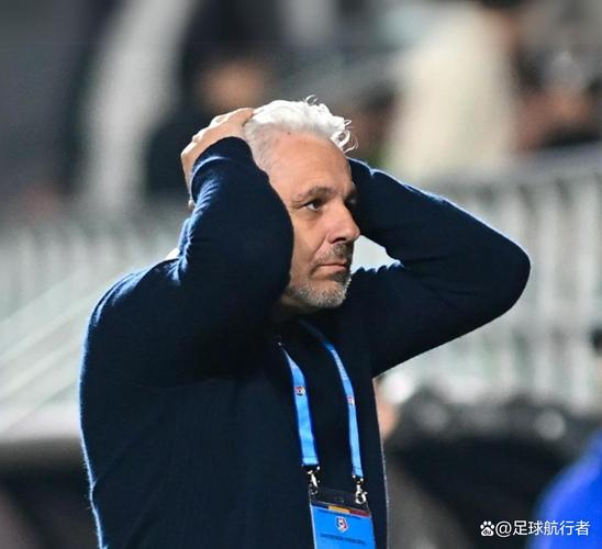 跟队记者：莱奥赛后还在抱怨普利希奇，被阿莱格里介入