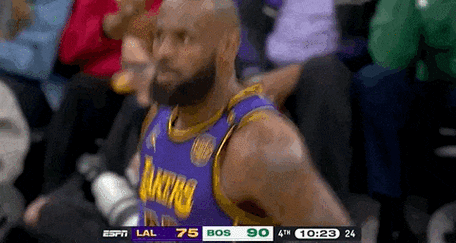 詹姆斯晒伤口喊疼！调侃今年救球到此结束 祝贺东契奇当选周最佳