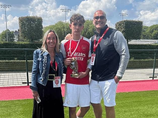 一教练称见证道曼成长，后者父亲：别蹭了，你就摆过几次雪糕筒