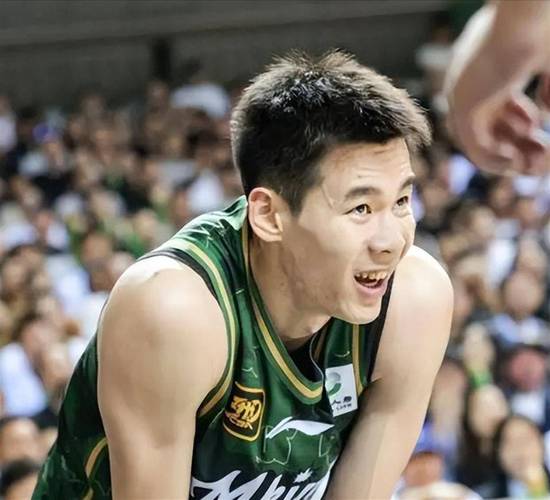 郭昊文赵柏清因失误争吵，场下还爆发肢体接触，后续全被DNP！