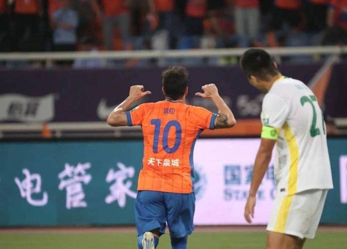 京鲁大战漏判点球？多位媒体人：主裁没看见能理解 VAR也不介入