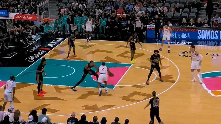 无缘战旧主！莱昂纳德因踝伤今日缺战马刺 再歇3场将失去评奖资格