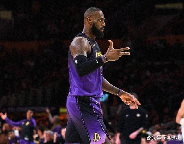 三次暴扣惊技四座！41岁詹皇复出全胜 赛后称浑身酸痛雷迪克点赞