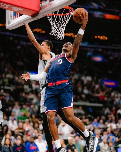 马刺拒逆转119-115快船，文班亚马21+13+4帽，加兰25+10