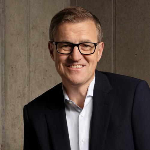 德雷森：个人认为拜仁的价值接近40亿欧；英超用钱占据了优势