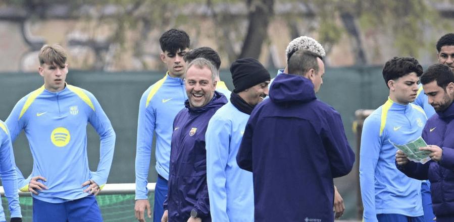 世体：弗里克喜欢把坎塞洛放在左边路，他与拉菲尼亚配合默契