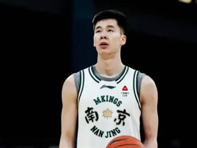 郭昊文赵柏清开局火爆内讧被弃用 福建大胜同曦皮特森42+7+7