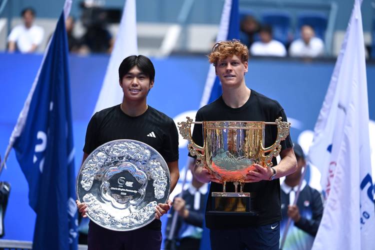 双抢七险胜！辛纳迎大师赛百胜里程碑，豪夺巡回赛第25冠