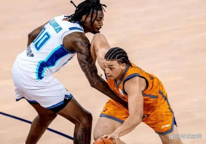 上海84-80逆转青岛3喜1忧！刘铮+2大外状态极佳，小外却曝弊端！