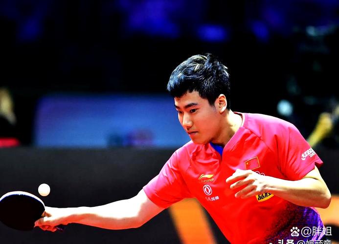 梁靖崑观战腰部再被闪！解说认为世乒赛他仍为主力 大V则认为5选3