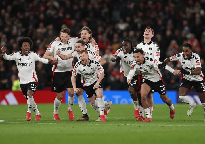 老雷:霍尔最近表现太出色,英格兰的左后卫位置几乎是他的了